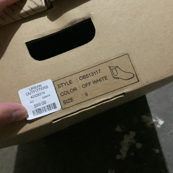 Urban Outfitters Off white Chelsea Boots - Picture 3 of 9